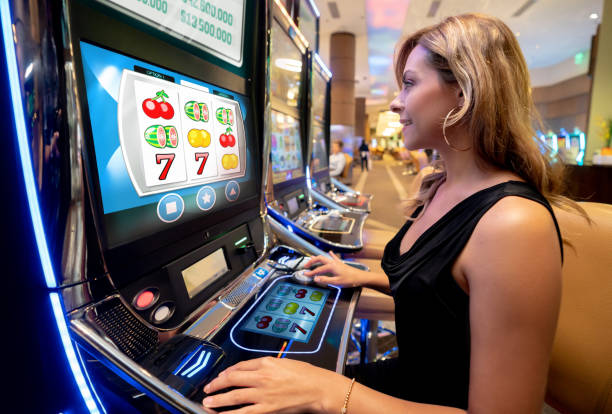 Live dealer spinning Dream Catcher wheel